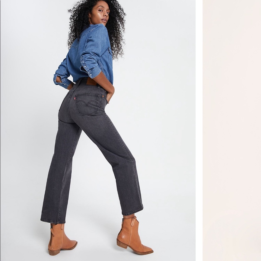 Levi’s ribcage straight jeans feeling cagey